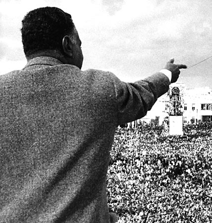 Charismatic and a natural orator, Nasser appealed to millions of Arabs, including this crowd in Syria. Photo: al-Ahram.