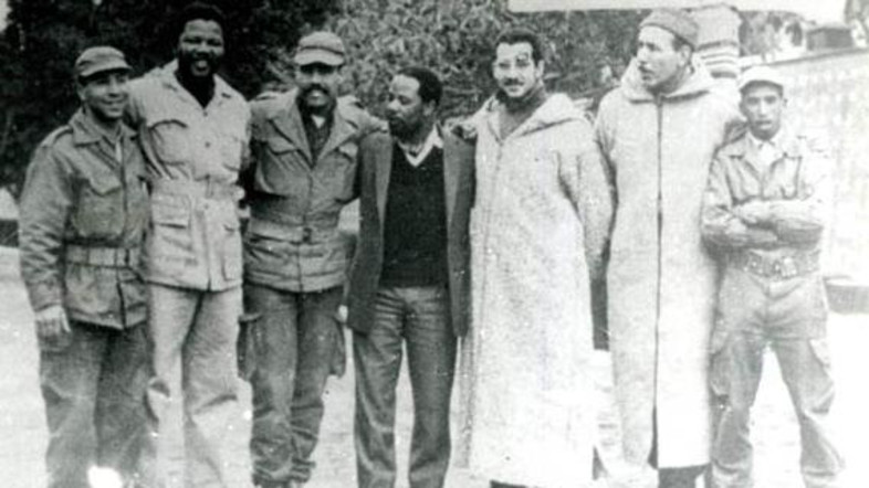 Nelson Mandela with troops from the Algerian Liberation Army. Photo: www.sahistory.org.za