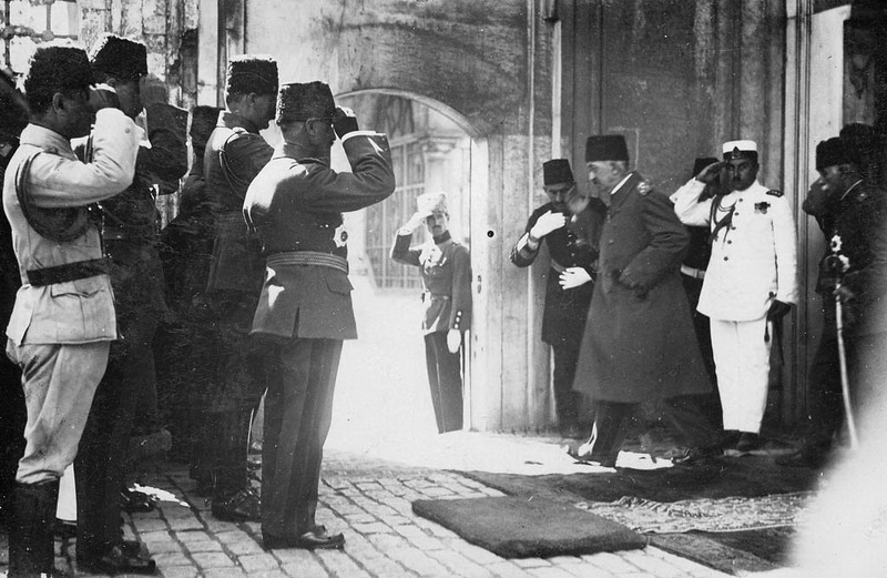 Deposed Sultan Mehmed VI leaves for exile as the Ottoman Sultanate is abolished in 1922.