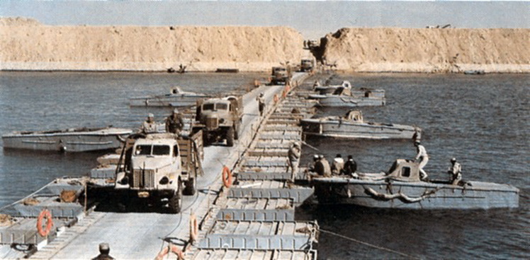 Egyptian forces cross the Suez Canal in 1973